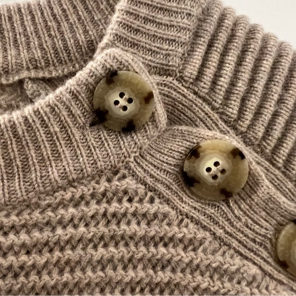Faherty Wool Cashmere Knit Oatmeal Tan Sweater with Button Details - Picture 4 of 4